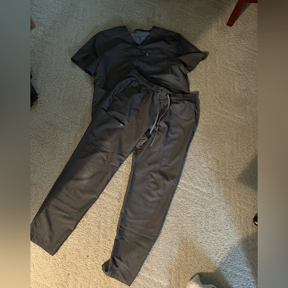 Men’s FABLETICS intake Scrub Set